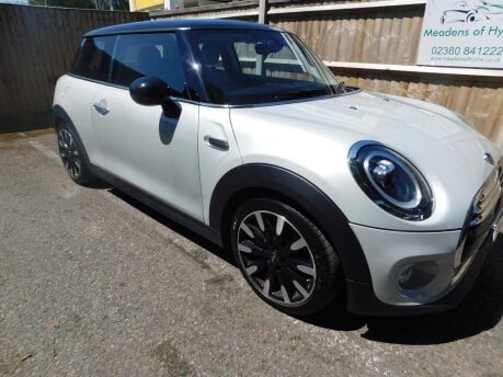 Mini Hatch 1.5 COOPER EXCLUSIVE 3 Dr 2