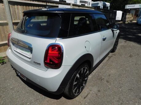 Mini Hatch 1.5 COOPER EXCLUSIVE 3 Dr 4