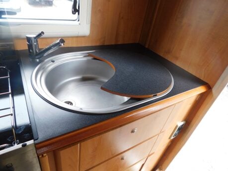 Auto-Trail Tracker EKS SE 2 Berth Motorhome 2.3 D 16