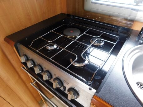 Auto-Trail Tracker EKS SE 2 Berth Motorhome 2.3 D 18