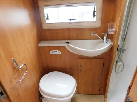 Auto-Trail Tracker EKS SE 2 Berth Motorhome 2.3 D 15