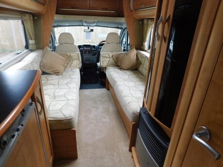 Auto-Trail Tracker EKS SE 2 Berth Motorhome 2.3 D 11