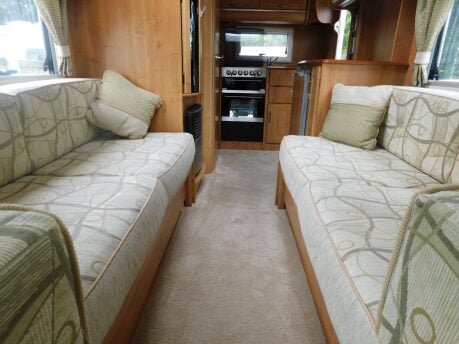 Auto-Trail Tracker EKS SE 2 Berth Motorhome 2.3 D 12