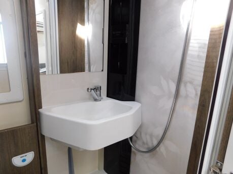 Roller Team T-Line 700 6 BERTH AUTOMATIC MOTORHOME FIAT DUCATO M/JET 140 25