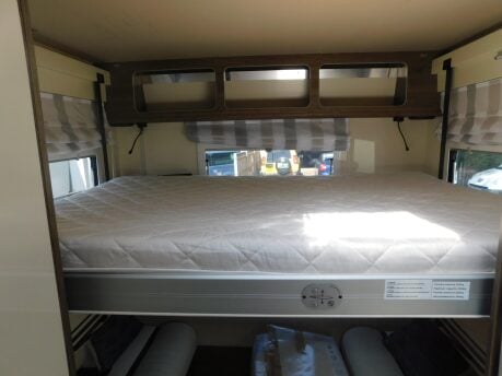 Roller Team T-Line 700 6 BERTH AUTOMATIC MOTORHOME FIAT DUCATO M/JET 140 24