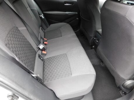Suzuki Swace 1.8 MOTION HYBRID Automatic 5 Dr 18