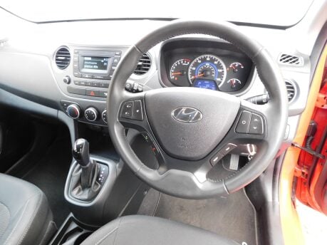 Hyundai i10 1.2 SE AUTOMATIC 5 Dr 10