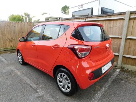 Hyundai i10 1.2 SE AUTOMATIC 5 Dr 6