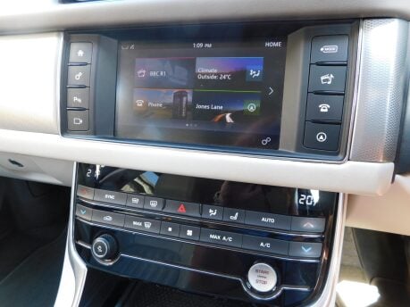 Jaguar XF PORTFOLIO Sportbrake 2.0 Petrol AUTOMATIC 5Dr 11
