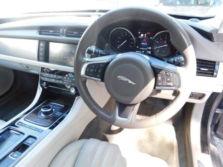 Jaguar XF PORTFOLIO Sportbrake 2.0 Petrol AUTOMATIC 5Dr 10
