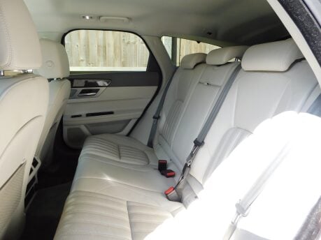 Jaguar XF PORTFOLIO Sportbrake 2.0 Petrol AUTOMATIC 5Dr 20