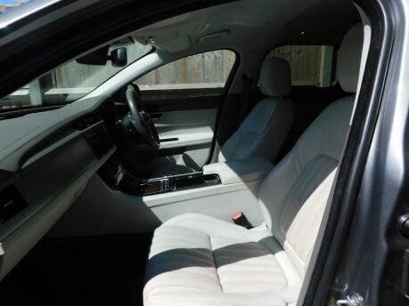 Jaguar XF PORTFOLIO Sportbrake 2.0 Petrol AUTOMATIC 5Dr 18