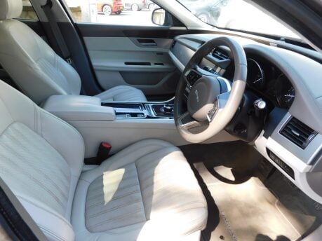 Jaguar XF PORTFOLIO Sportbrake 2.0 Petrol AUTOMATIC 5Dr 16