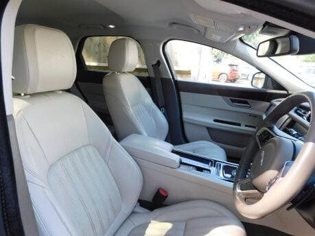 Jaguar XF PORTFOLIO Sportbrake 2.0 Petrol AUTOMATIC 5Dr 17