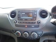 Hyundai i10 1.0 SE 5Dr 11