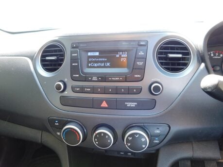 Hyundai i10 1.0 SE 5Dr 11