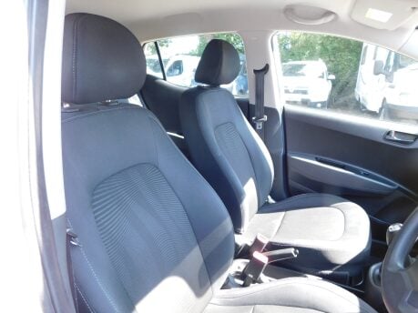 Hyundai i10 1.0 SE 5Dr 13