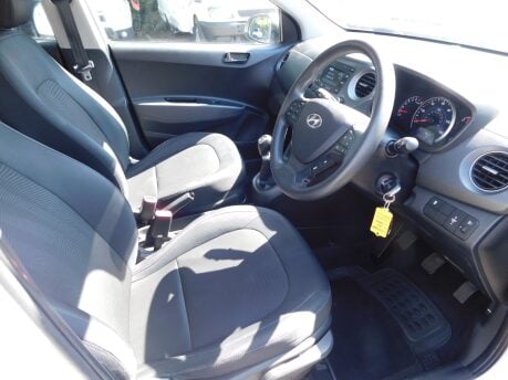 Hyundai i10 1.0 SE 5Dr 12