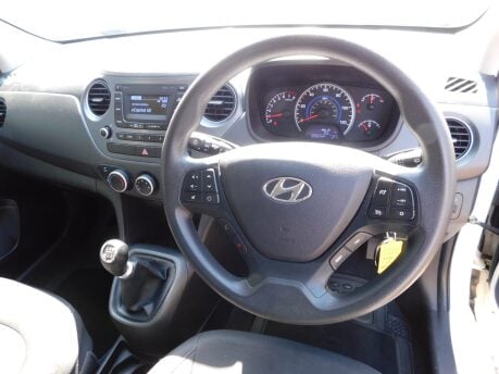 Hyundai i10 1.0 SE 5Dr 10