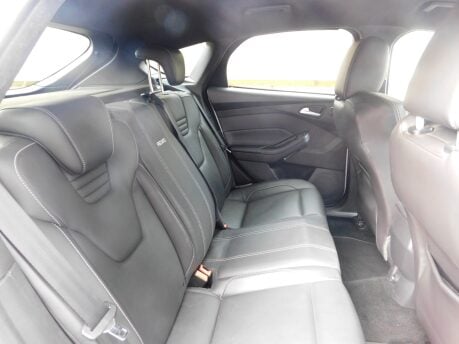 Ford Focus 2.0T ST-3 5 Dr 17