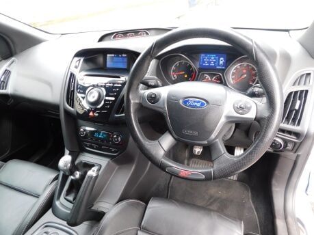 Ford Focus 2.0T ST-3 5 Dr 10