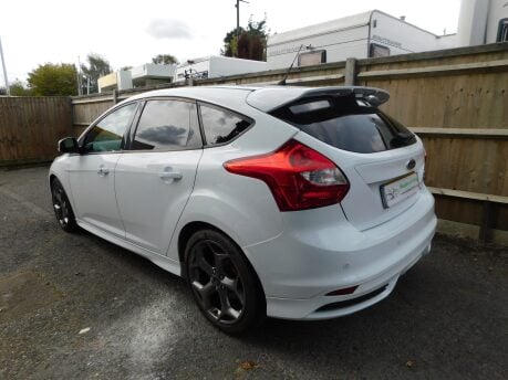 Ford Focus 2.0T ST-3 5 Dr 6