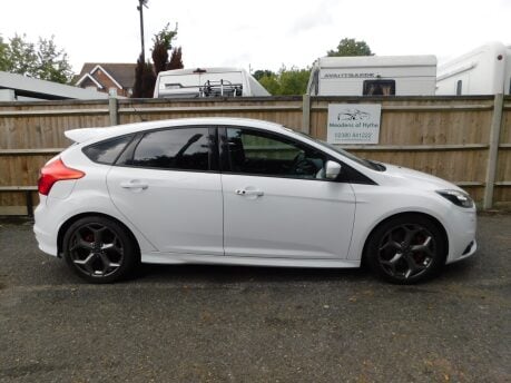 Ford Focus 2.0T ST-3 5 Dr 3