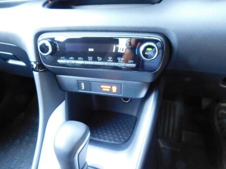 Toyota Yaris 1.5 VVT-H DESIGN FHEV HYBRID CVT AUTOMATIC 5dr 16
