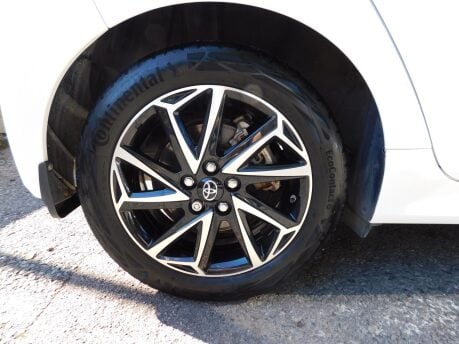 Toyota Yaris 1.5 VVT-H DESIGN FHEV HYBRID CVT AUTOMATIC 5dr 11