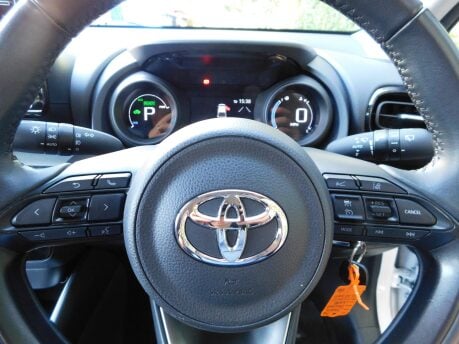 Toyota Yaris 1.5 VVT-H DESIGN FHEV HYBRID CVT AUTOMATIC 5dr 17