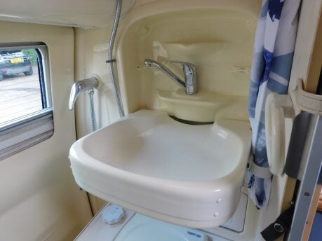 Auto-Sleepers Topaz 2 BERTH HIGH TOP CAMPERVAN VW TRANSPORTER 2.5 TDi 23