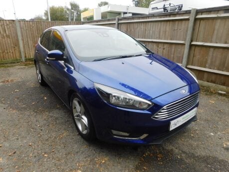 Ford Focus 1.0 TITANIUM 5 Dr 2