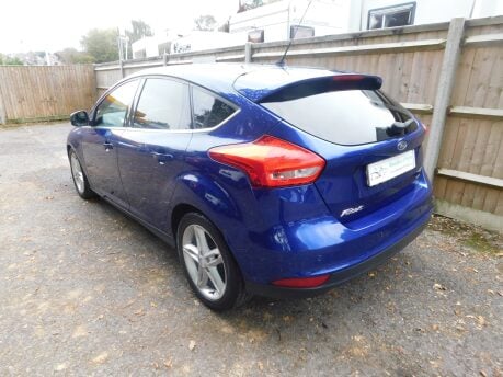 Ford Focus 1.0 TITANIUM 5 Dr 6