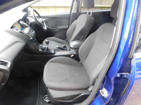 Ford Focus 1.0 TITANIUM 5 Dr 16