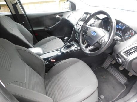 Ford Focus 1.0 TITANIUM 5 Dr 14