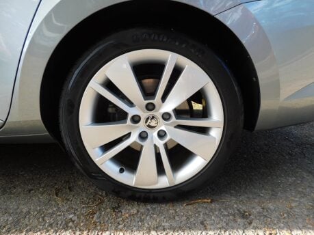 Skoda Superb SE L 2.0 TDI DSG AUTOMATIC 5dr 12