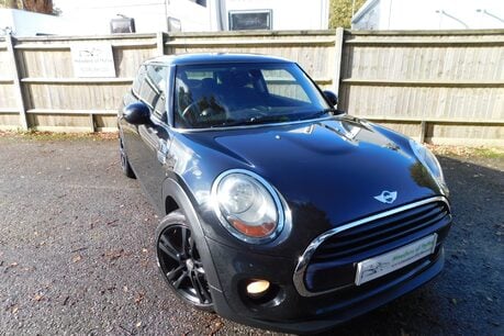 Mini Hatch 1.5 COOPER D 5 Dr