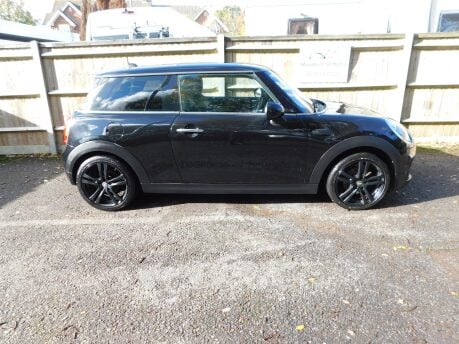 Mini Hatch 1.5 COOPER D 5 Dr 3