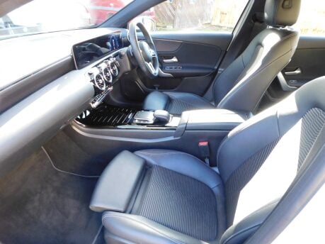 Mercedes-Benz A Class A 180 1.3 SPORT EXECUTIVE 5 Dr 22
