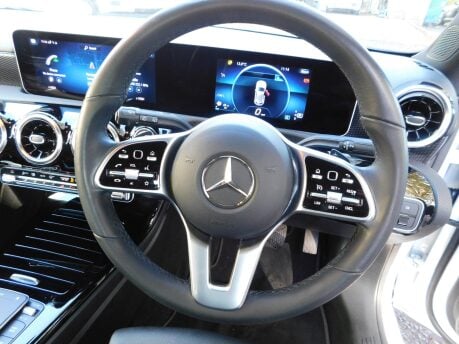 Mercedes-Benz A Class A 180 1.3 SPORT EXECUTIVE 5 Dr 17
