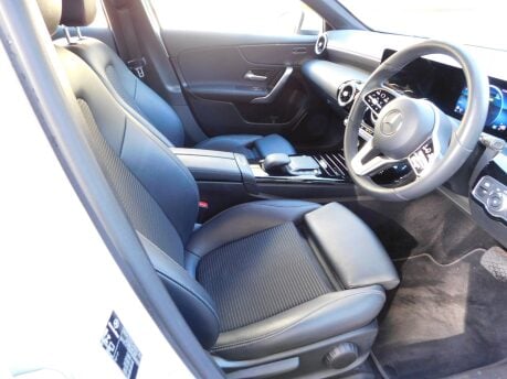 Mercedes-Benz A Class A 180 1.3 SPORT EXECUTIVE 5 Dr 20