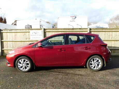 Toyota Auris 1.2 VVT-I BUSINESS EDITION TSS 5dr 6