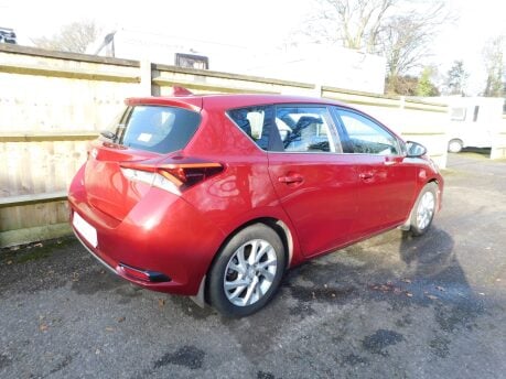 Toyota Auris 1.2 VVT-I BUSINESS EDITION TSS 5dr 4