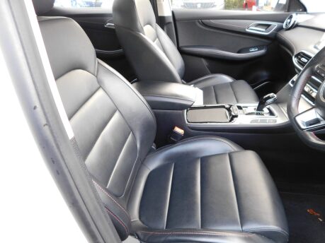 MG HS 1.5 EXCITE DCT 5 Dr 13