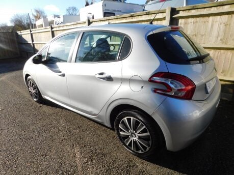 Peugeot 208 1.0 VTI ACCESS PLUS 5 Dr 6