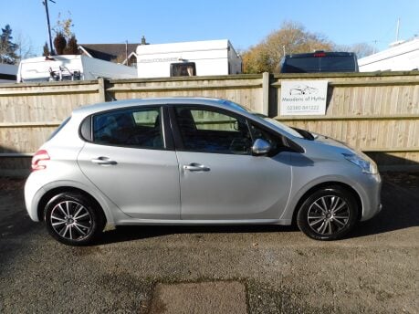Peugeot 208 1.0 VTI ACCESS PLUS 5 Dr 3