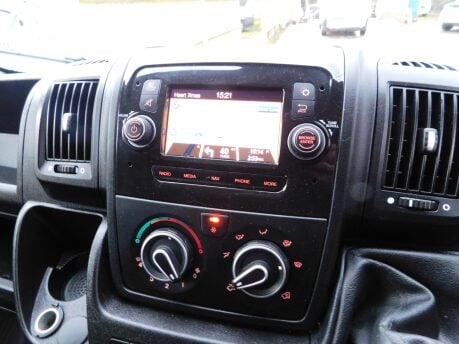 Peugeot Boxer 2.2 BLUEHDI 333 L1H1 PROFESSIONAL P/V 12