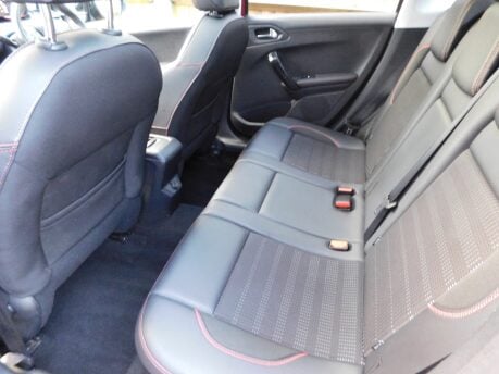 Peugeot 2008 1.5 BLUEHDI GT LINE 5 Dr 24