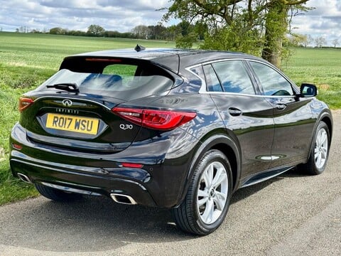 Infiniti Q30 1.5d Premium Tech Euro 6 (s/s) 5dr 10