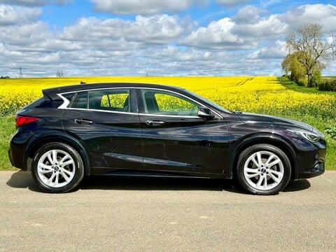 Infiniti Q30 1.5d Premium Tech Euro 6 (s/s) 5dr 4